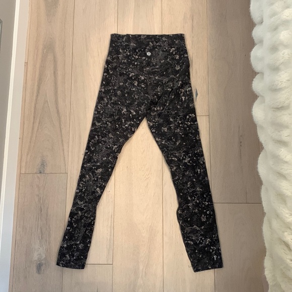 Lululemon Black Patterned Align Leggings - Picture 2 of 5